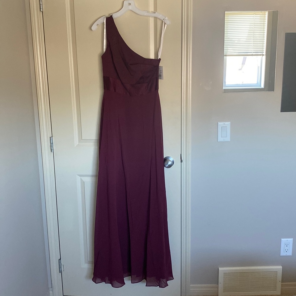 David’s bridal size 6 Burgundy dress NWT